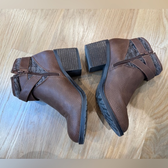 Mia Size 7 Brown Boots Heel Comfy And Cute - Picture 3 of 7